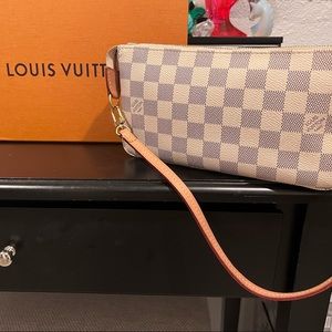 Louis Vuitton Pochette Accessories